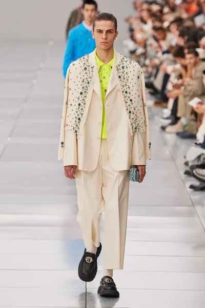 Look 49